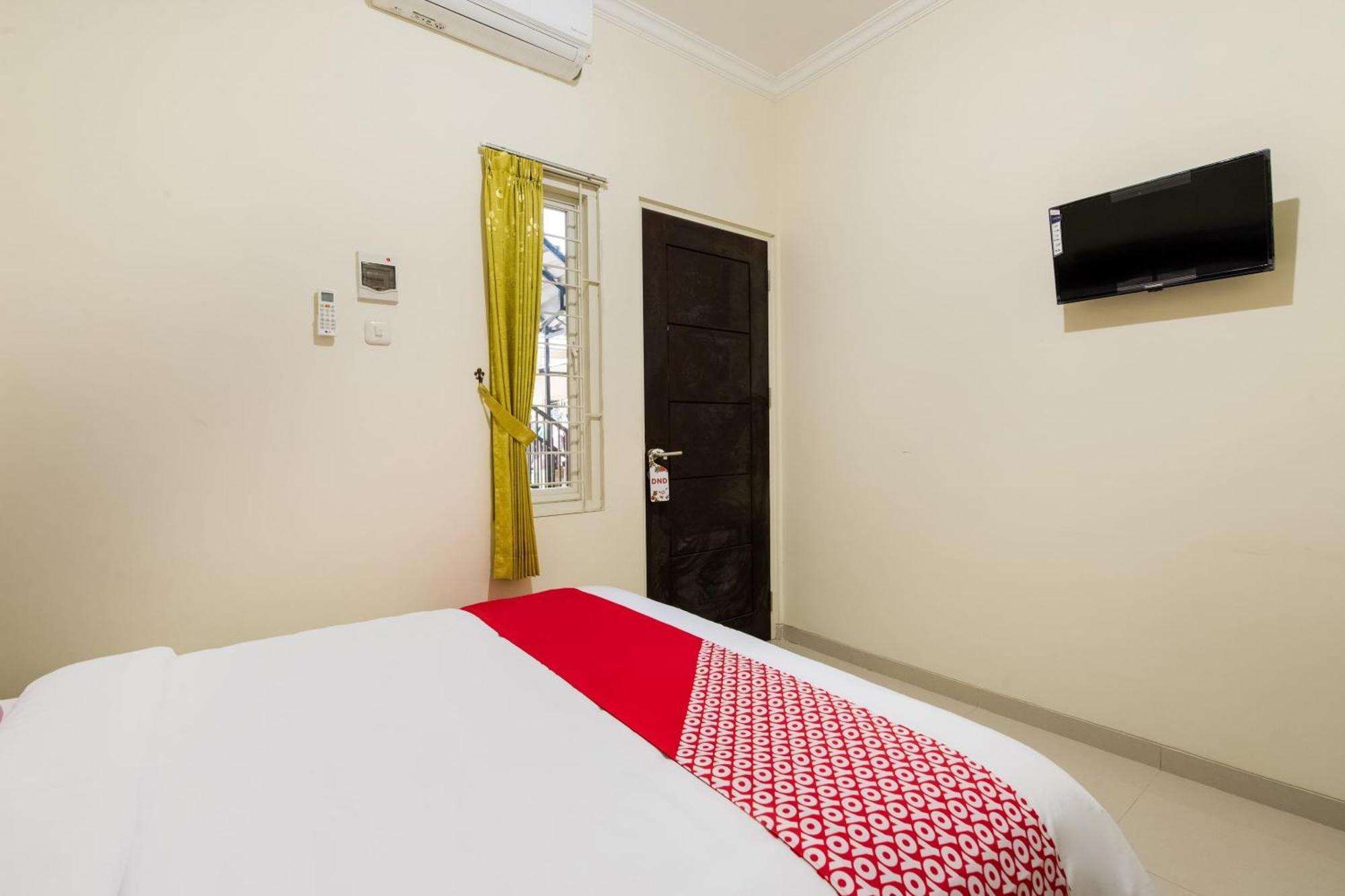 Отель Oyo Life 3398 Griya Rm 19 Syariah Сурабая Экстерьер фото