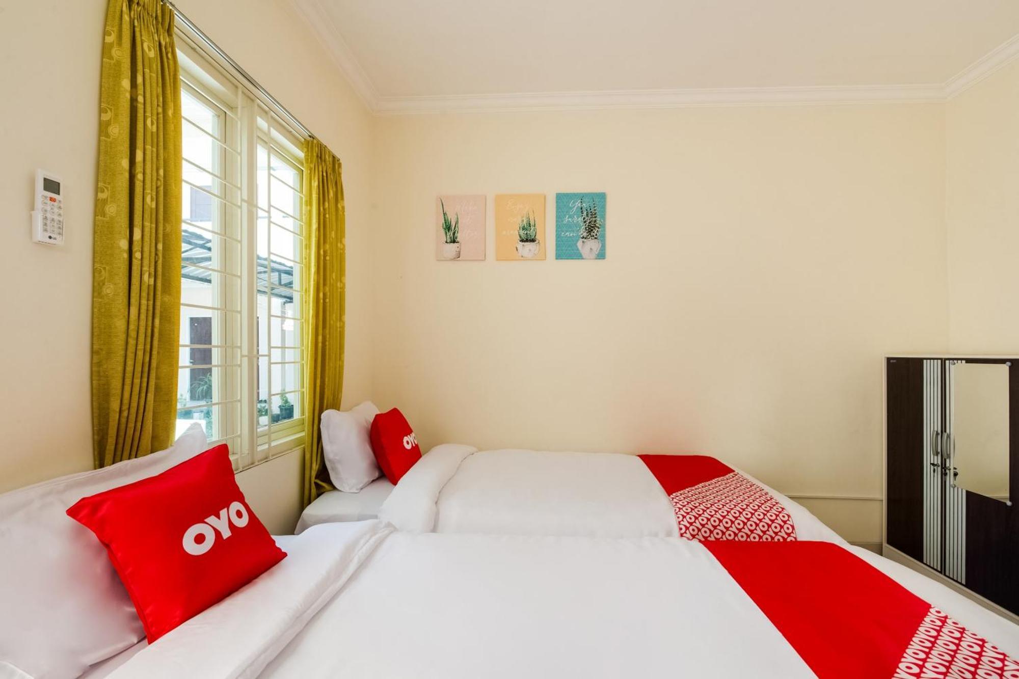 Отель Oyo Life 3398 Griya Rm 19 Syariah Сурабая Экстерьер фото