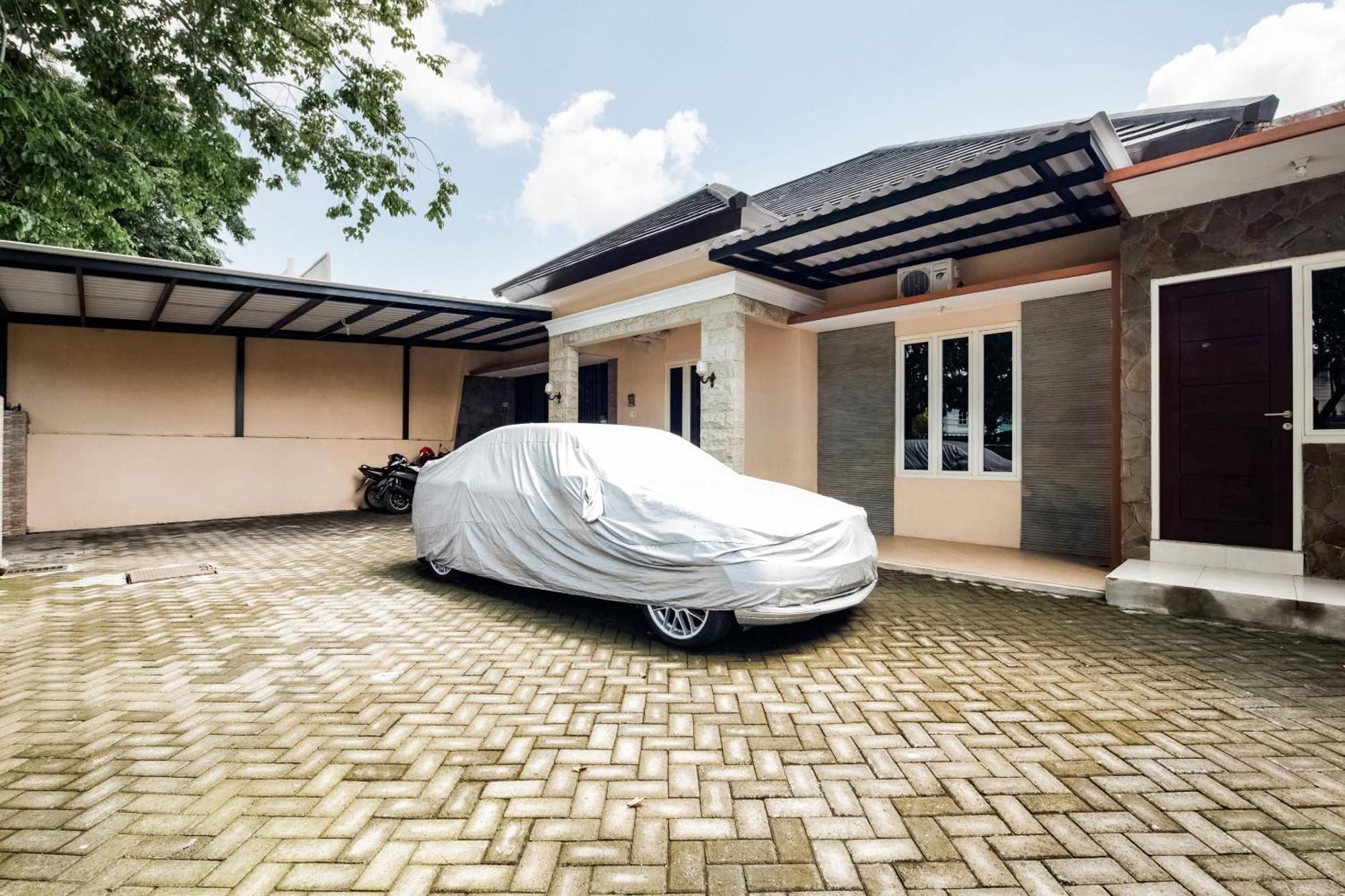 Отель Oyo Life 3398 Griya Rm 19 Syariah Сурабая Экстерьер фото