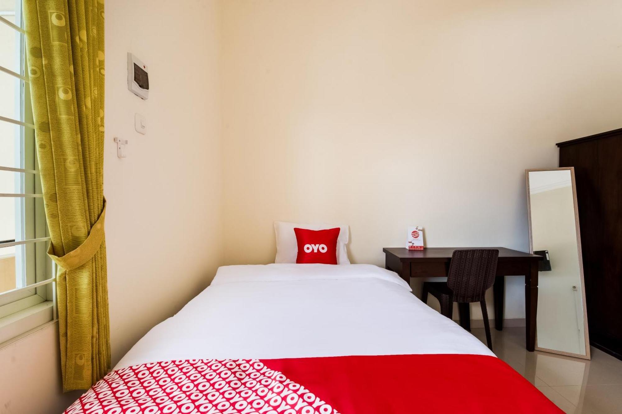 Отель Oyo Life 3398 Griya Rm 19 Syariah Сурабая Экстерьер фото
